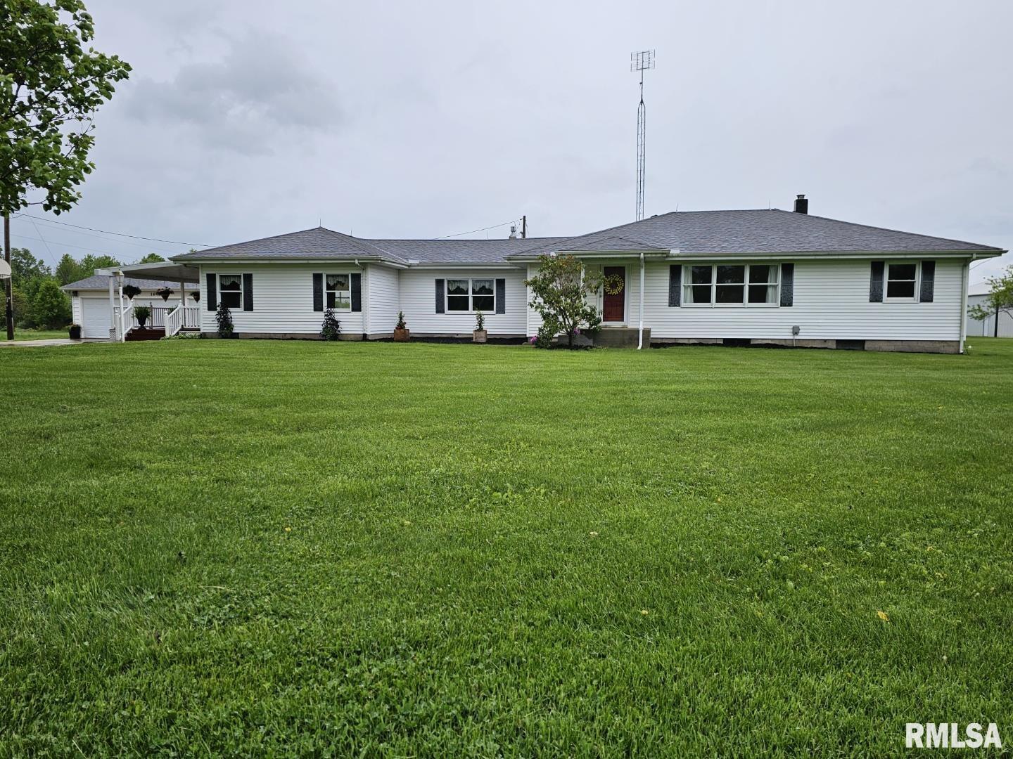 16485 E Robin Road  Mt Vernon IL 62864 photo
