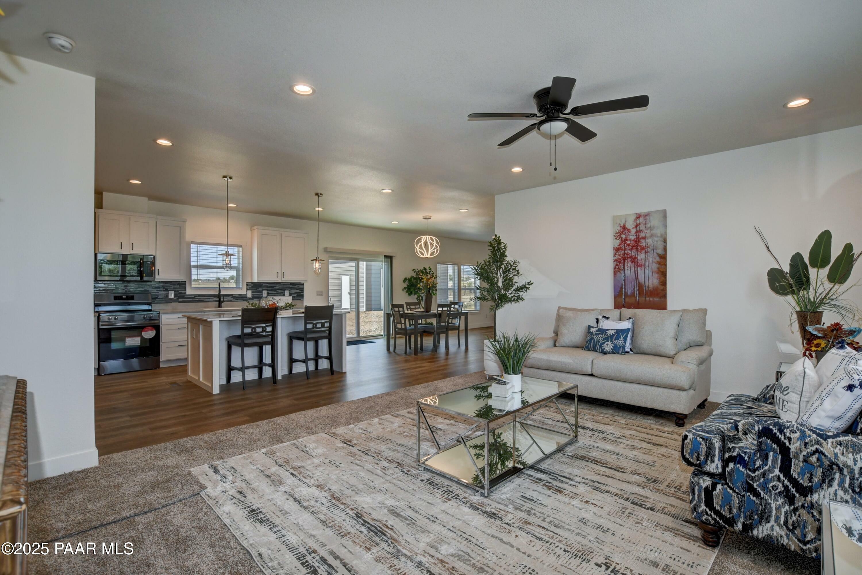 Property Photo: 1635 E Road 2 South AZ 86323