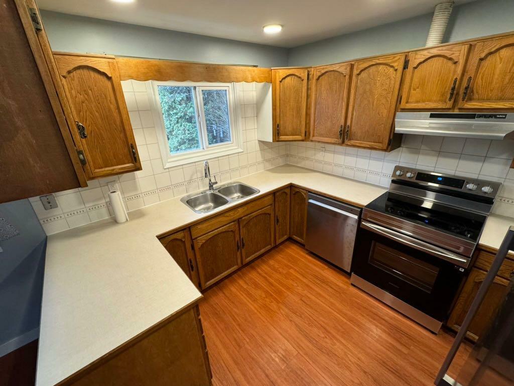 Property Photo:  3925 45 Street  AB T4N 1J7 
