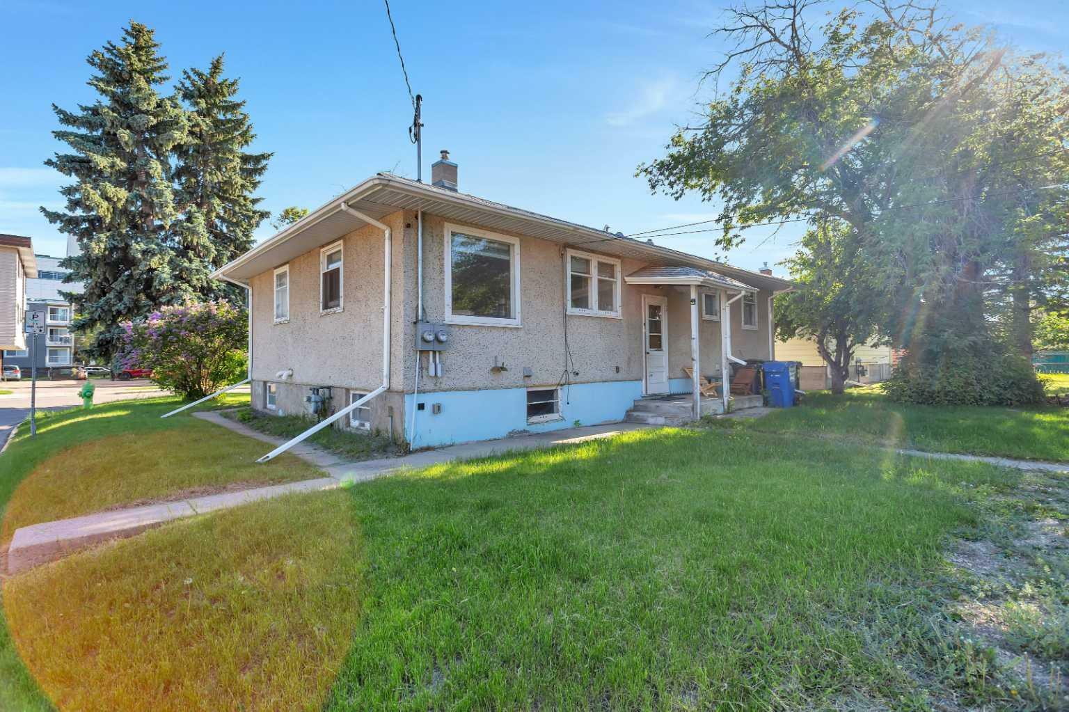 Property Photo:  5110 44 Street  AB T4N 1J1 