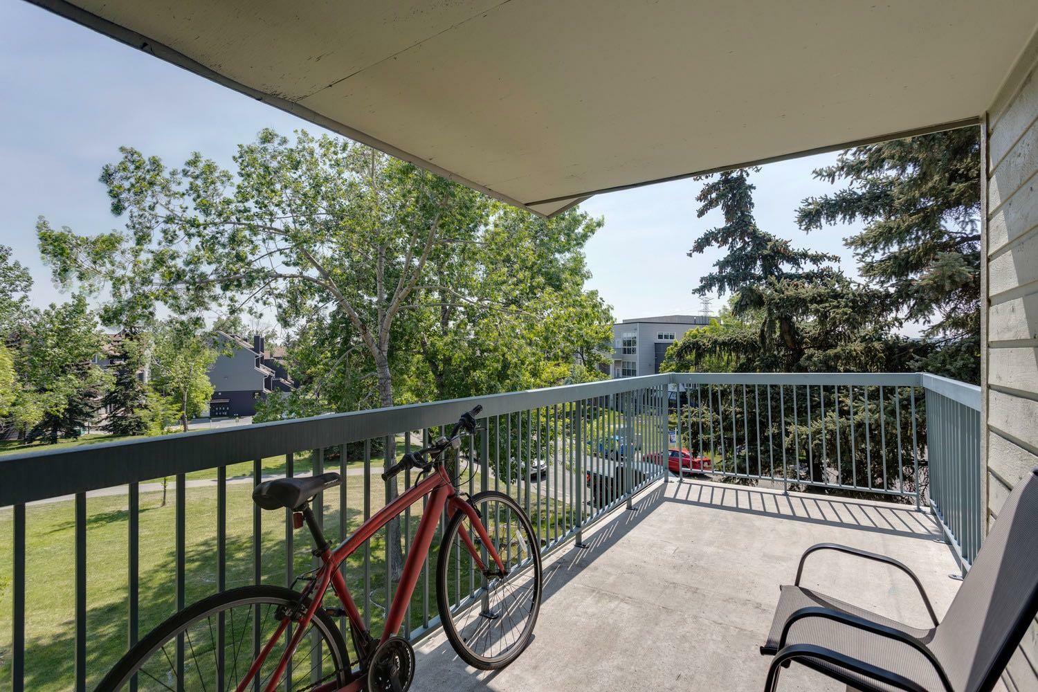 Property Photo:  60 Glamis Drive SW 1316  AB T2E 6T5 