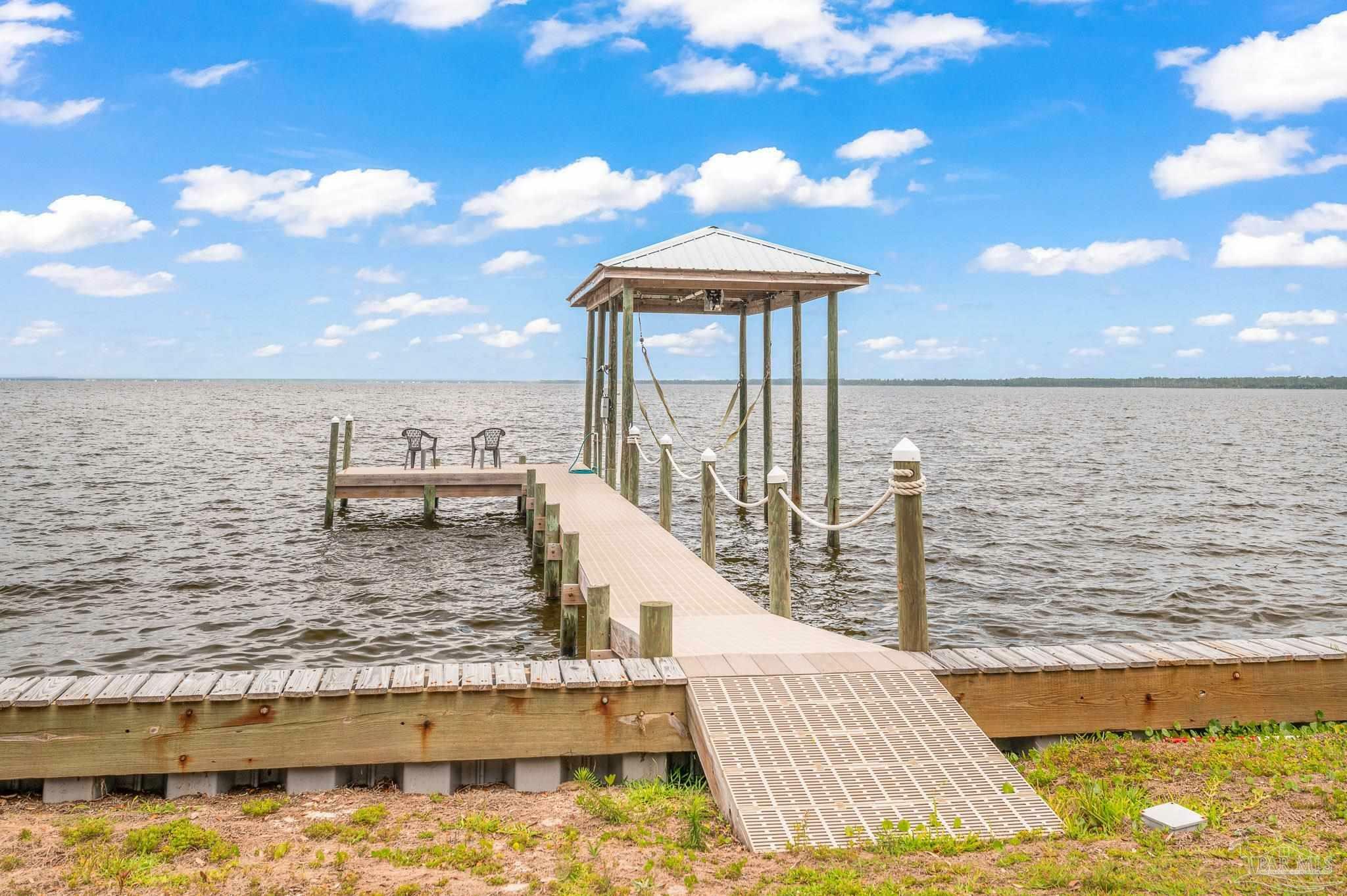 Property Photo: 6622 East Bay Blvd FL 32563