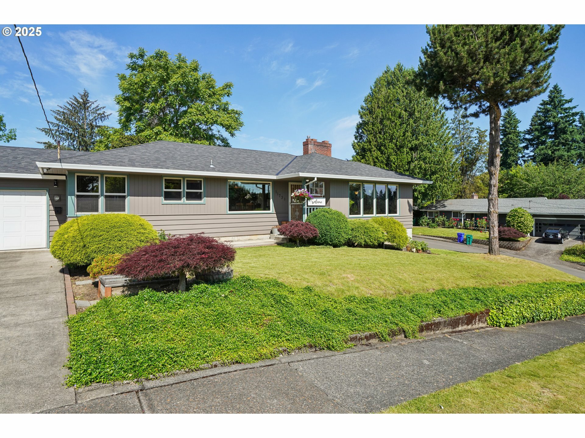 Property Photo:  11731 SE 35th Ave  OR 97222 