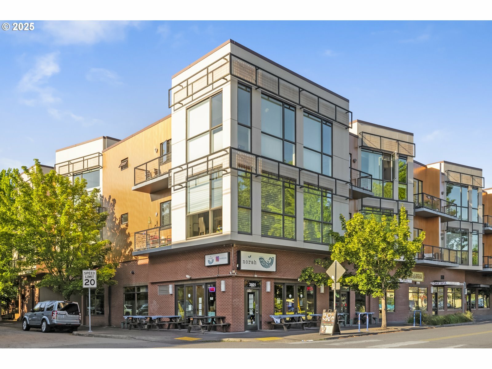 Property Photo: 838 SE 38th Ave 310 OR 97214