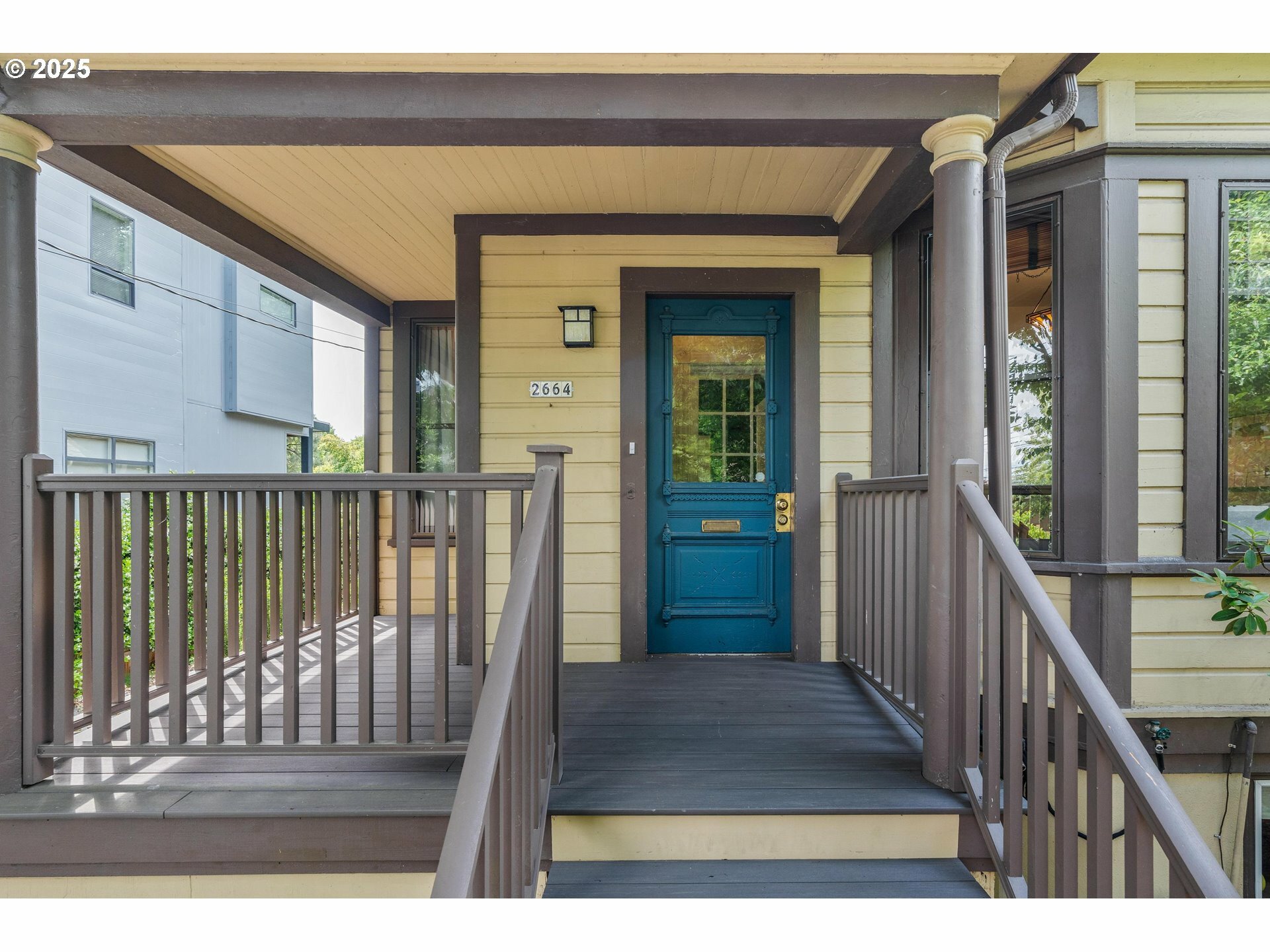 Property Photo:  2664 NW Thurman St  OR 97210 