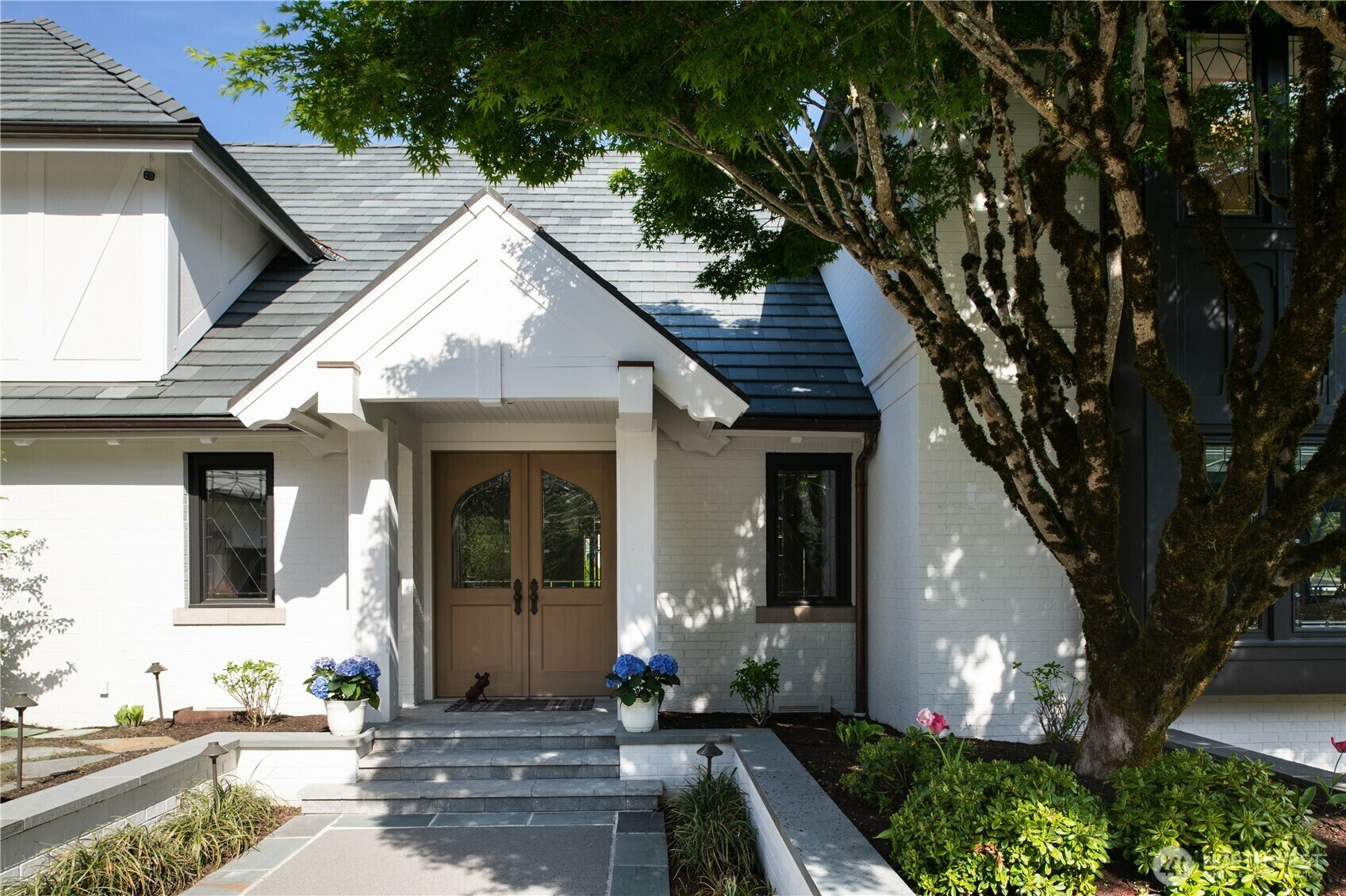 Property Photo: 8580 Hunts Point Lane WA 98004