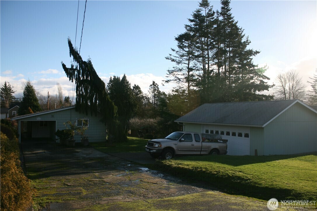 Property Photo:  3214  Greenwood Avenue  WA 98225 