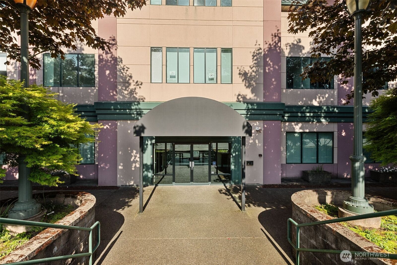 Property Photo:  3501  Colby Avenue 301  WA 98201 