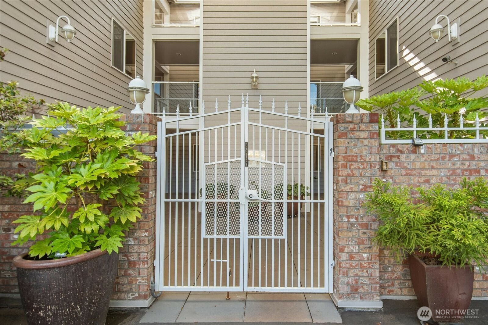 Property Photo: 402 3rd Avenue S B203 WA 98020