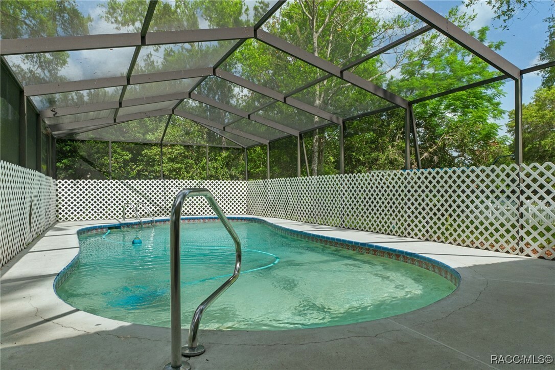 Property Photo:  833 Maple Avenue  FL 34452 