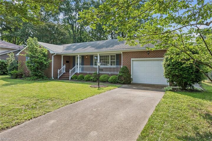 Property Photo:  122 Avery Cres  VA 23606 