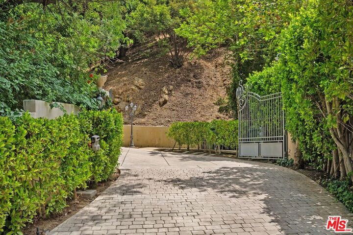 Property Photo: 16980 Escalon Dr CA 91436