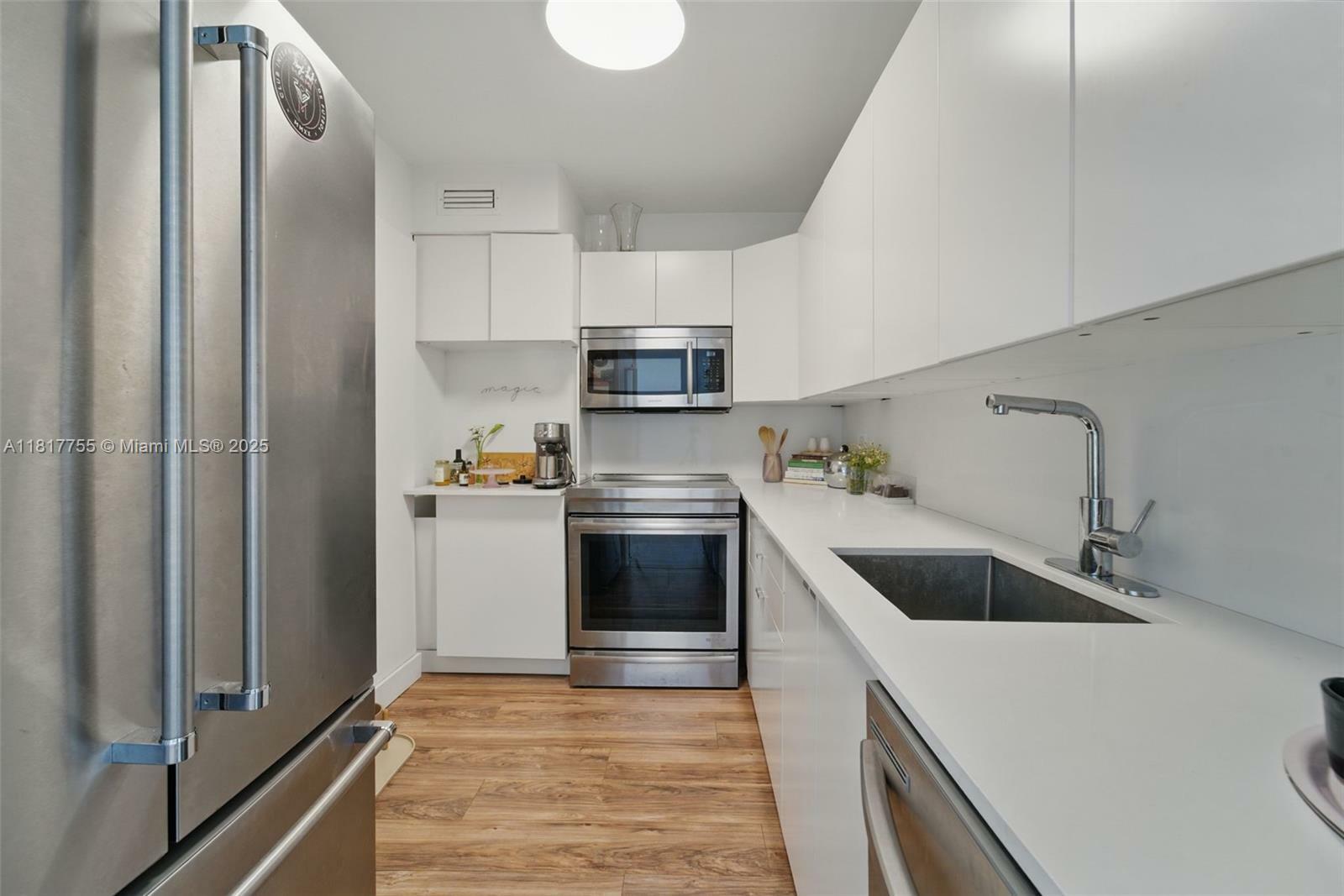 Property Photo: 3 Island Ave 12J FL 33139