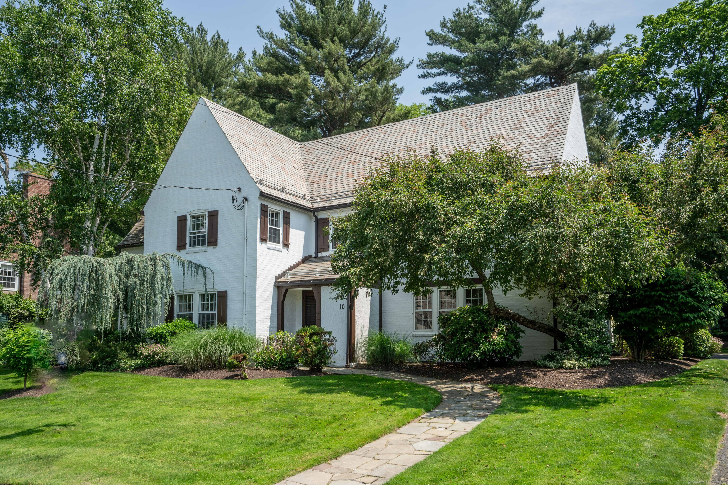 Property Photo: 10 Norwood Road CT 06117