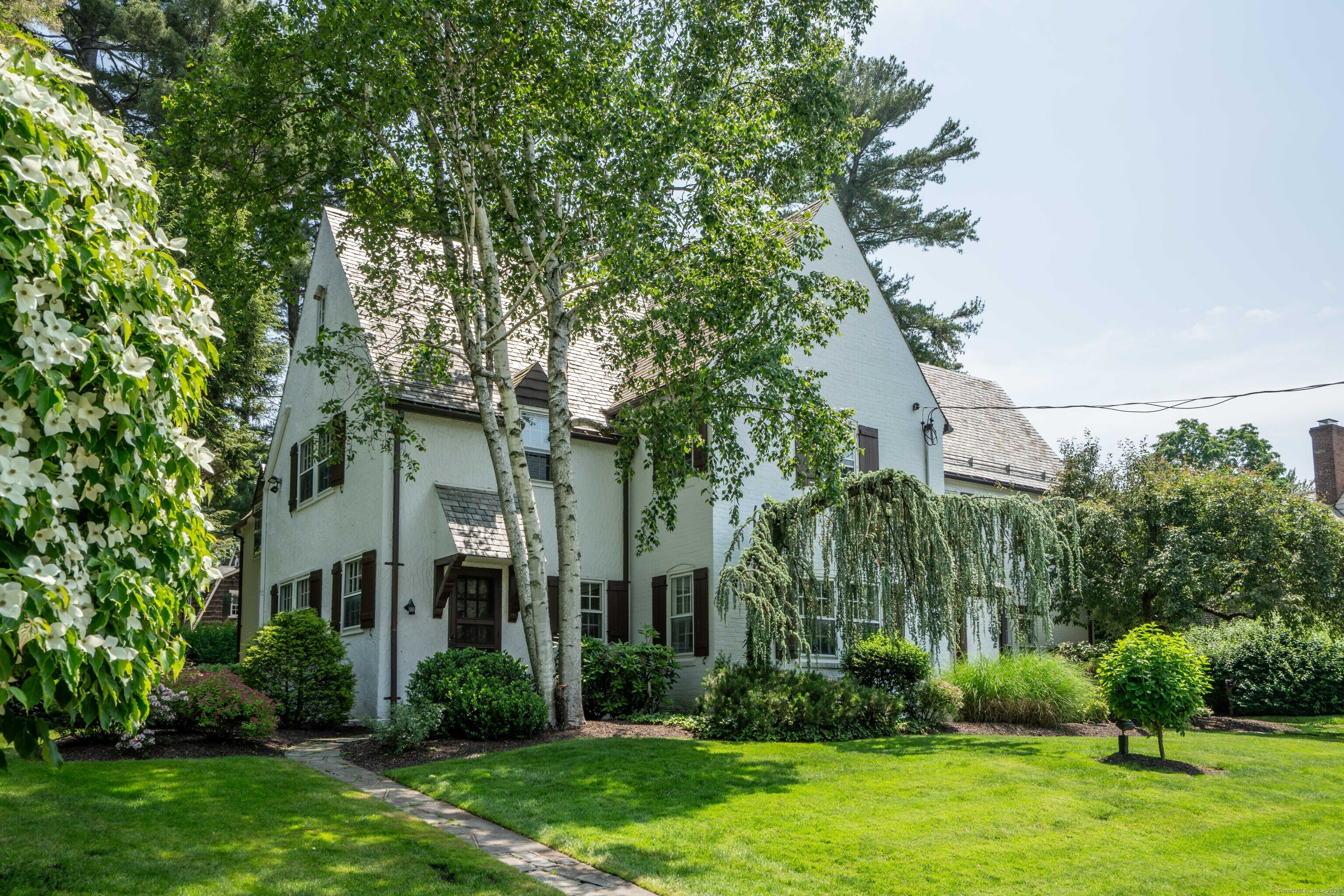 Property Photo: 10 Norwood Road CT 06117