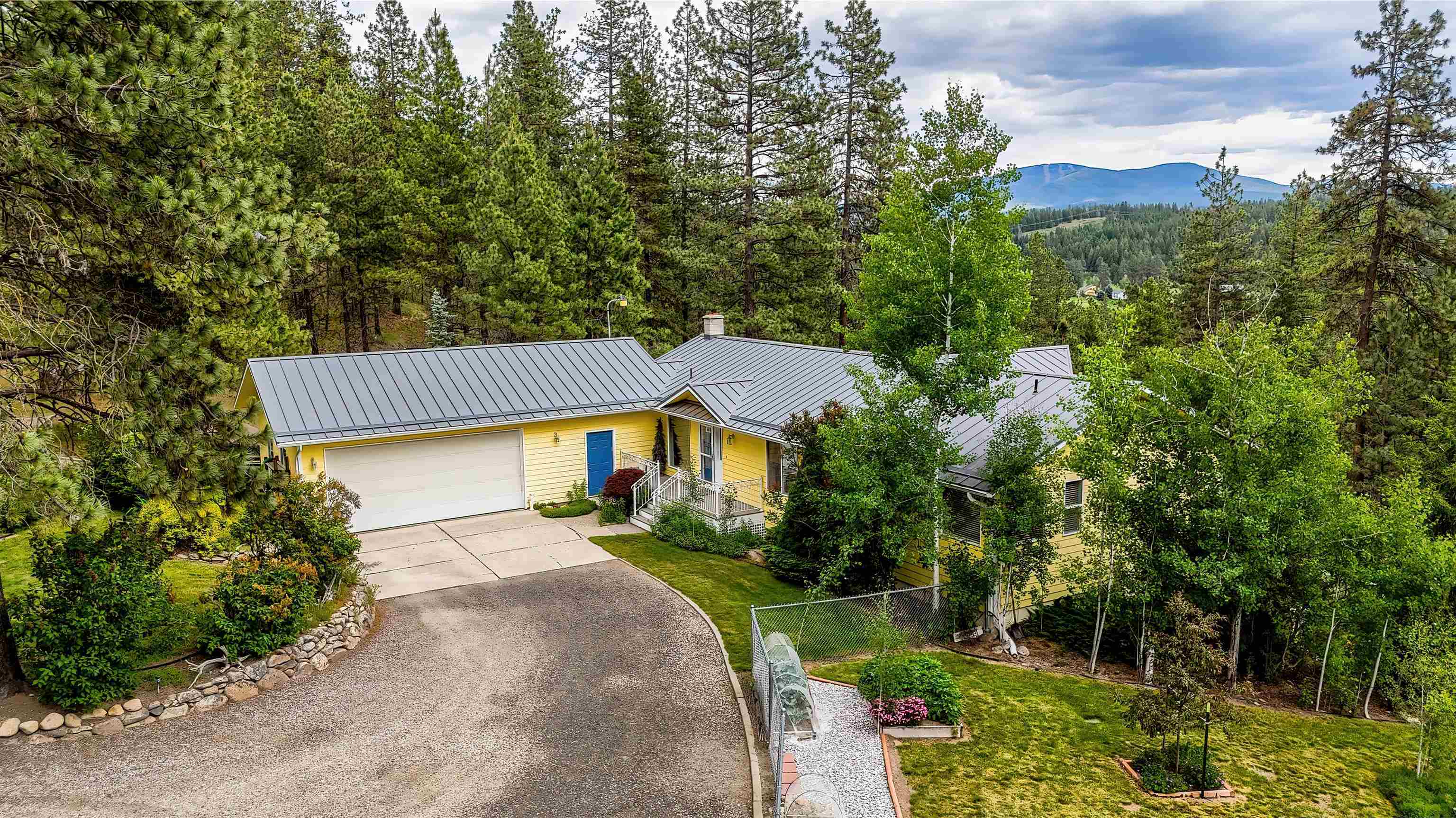 Property Photo: 36918 N Valley Rd WA 99003