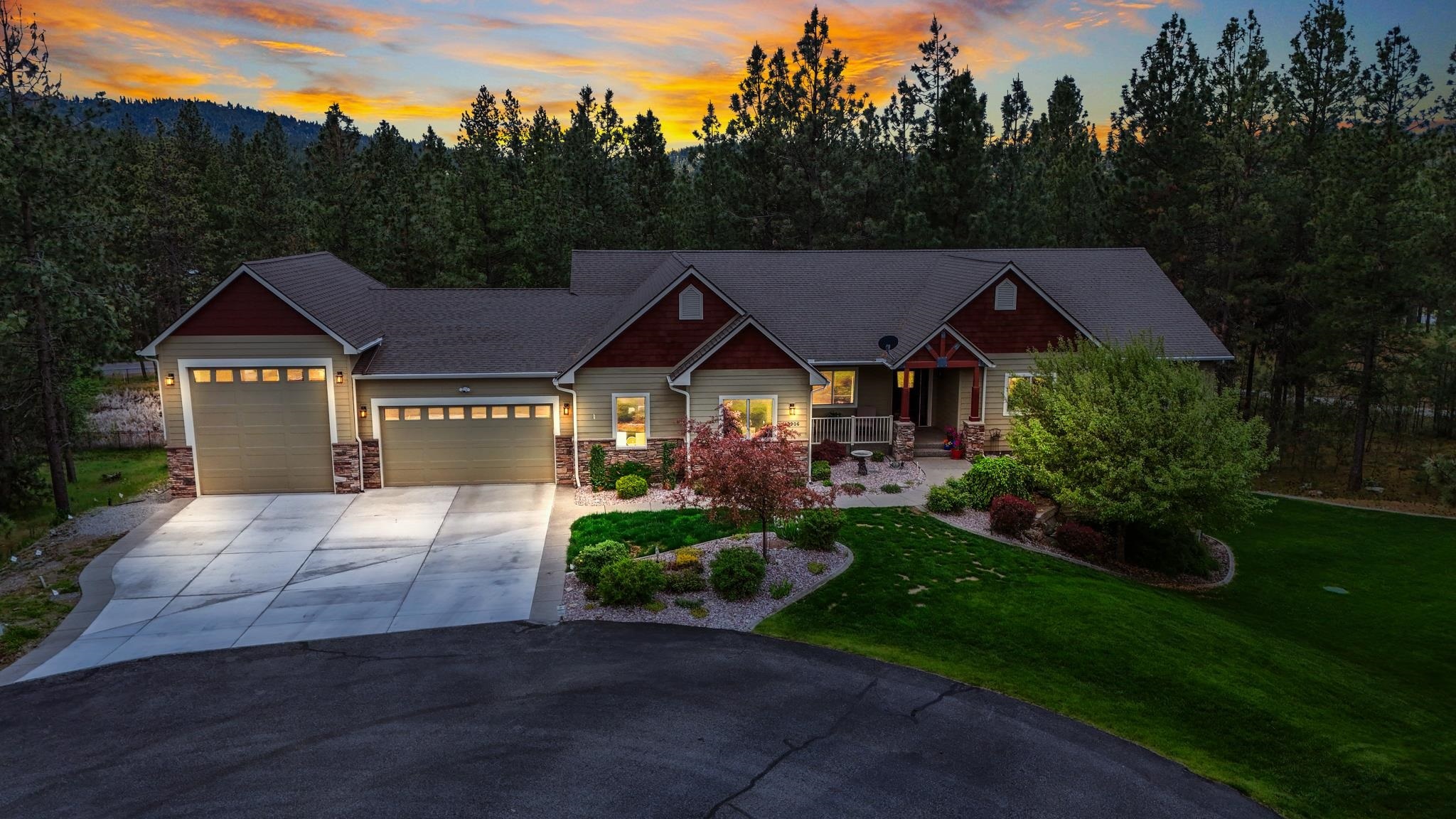 Property Photo: 13906 E 39th Ln WA 99037