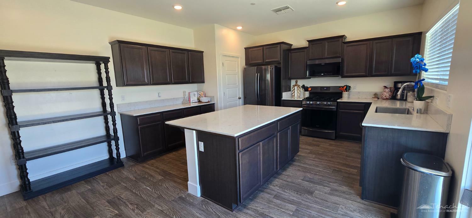 Property Photo: 9606 Silver Falls Lane CA 93263