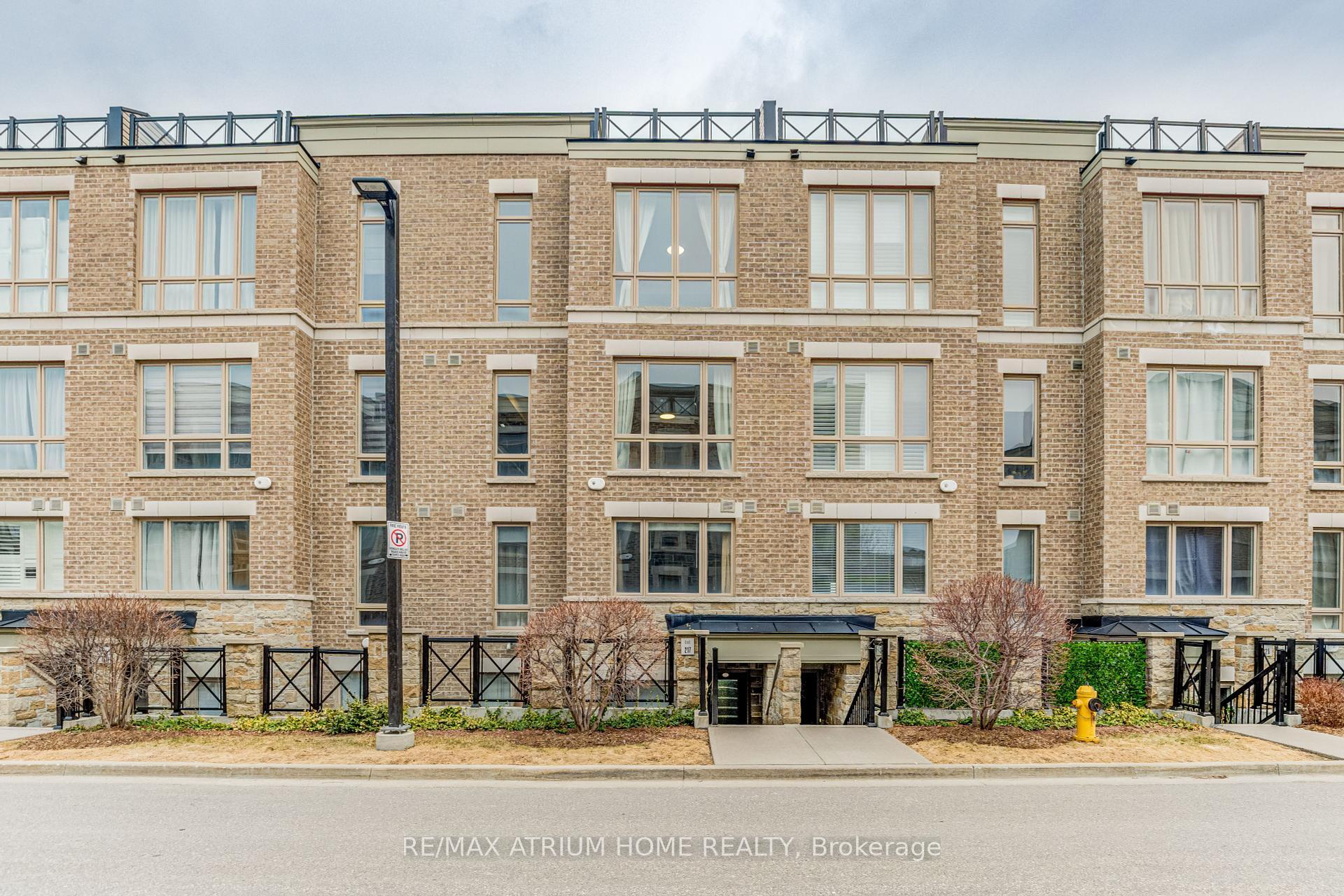 Property Photo: 10 Dunsheath Way 220 ON L6B 1N3