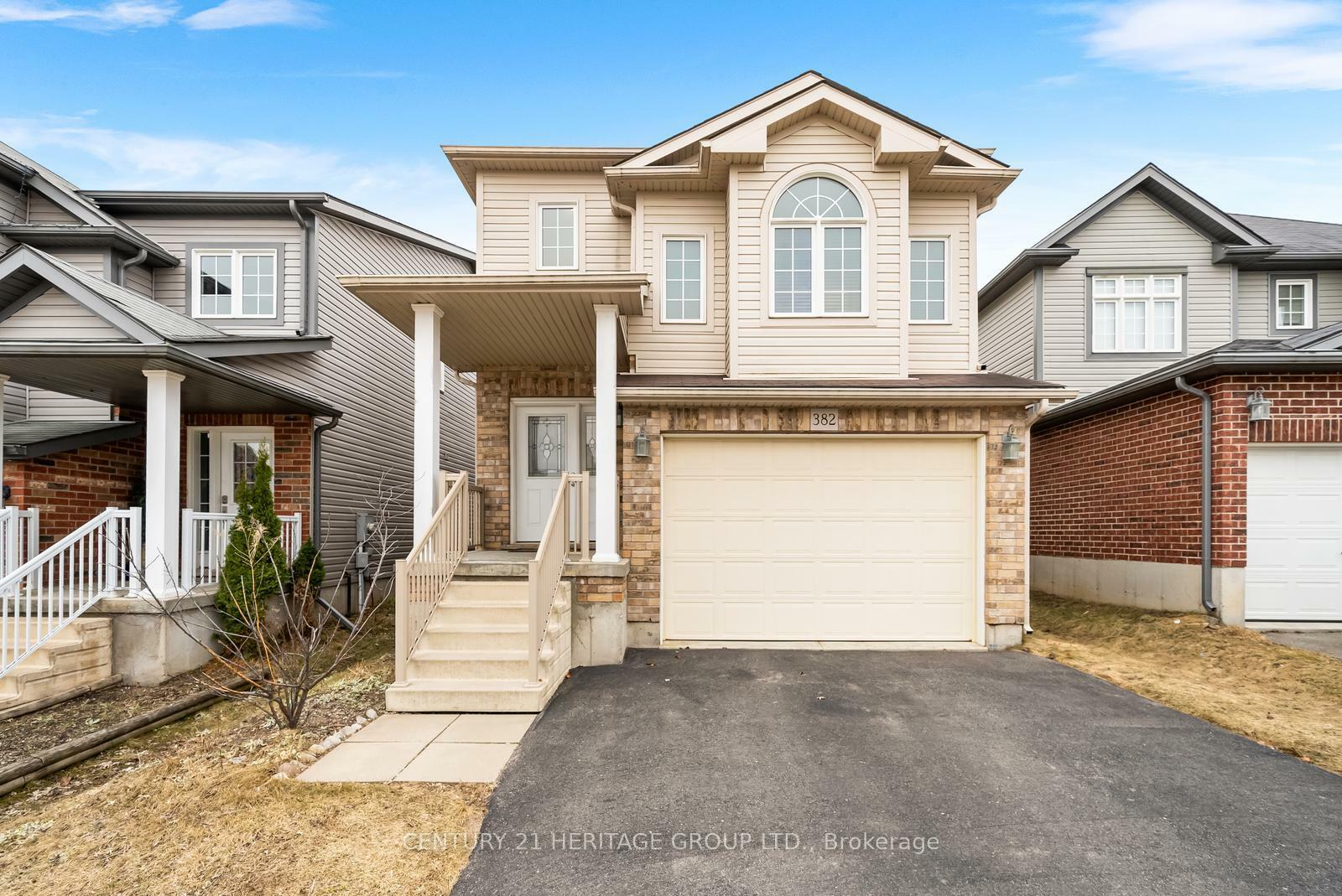 Photo de la propriété: 382 Woodbine Avenue ON N2R 0A9