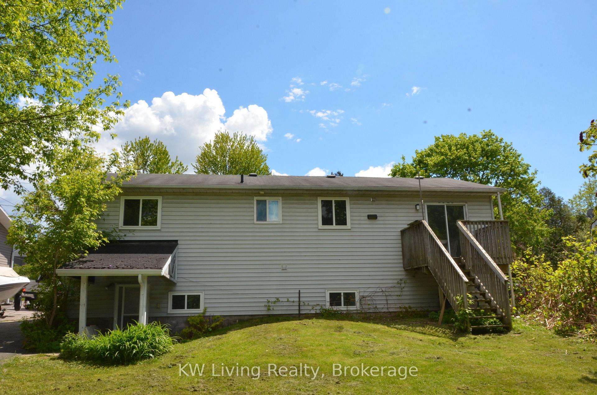 Property Photo: 216 Foster Drive ON L4N 3X8