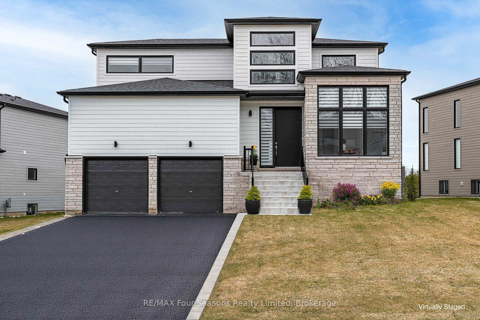 Property Photo: 95 Goldie Court ON N0H 1J0