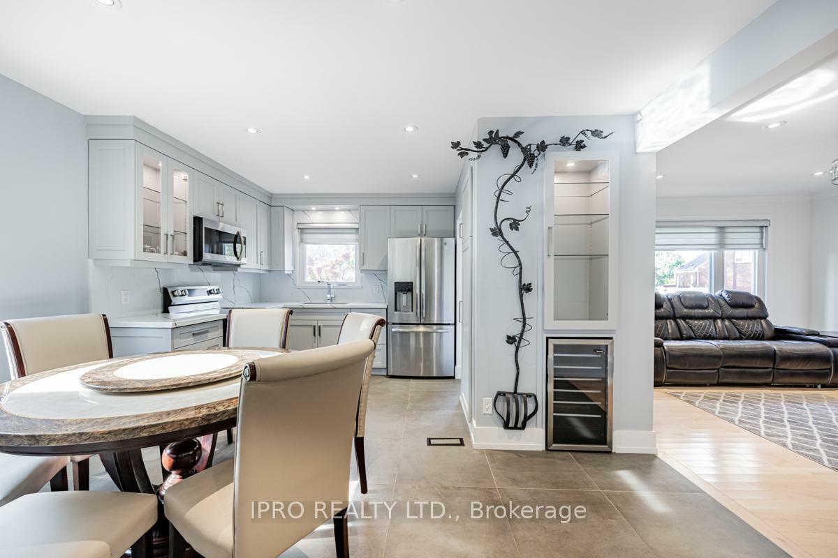 Property Photo:  55 Lilian Drive  ON M1R 3W2 