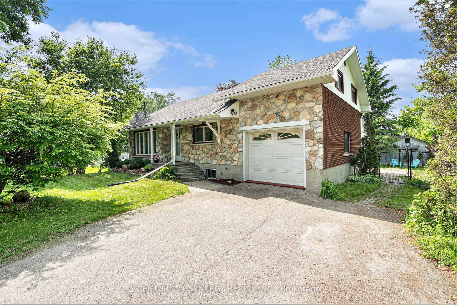 Property Photo: 7412 Roger Stevens Drive ON K7A 4S6