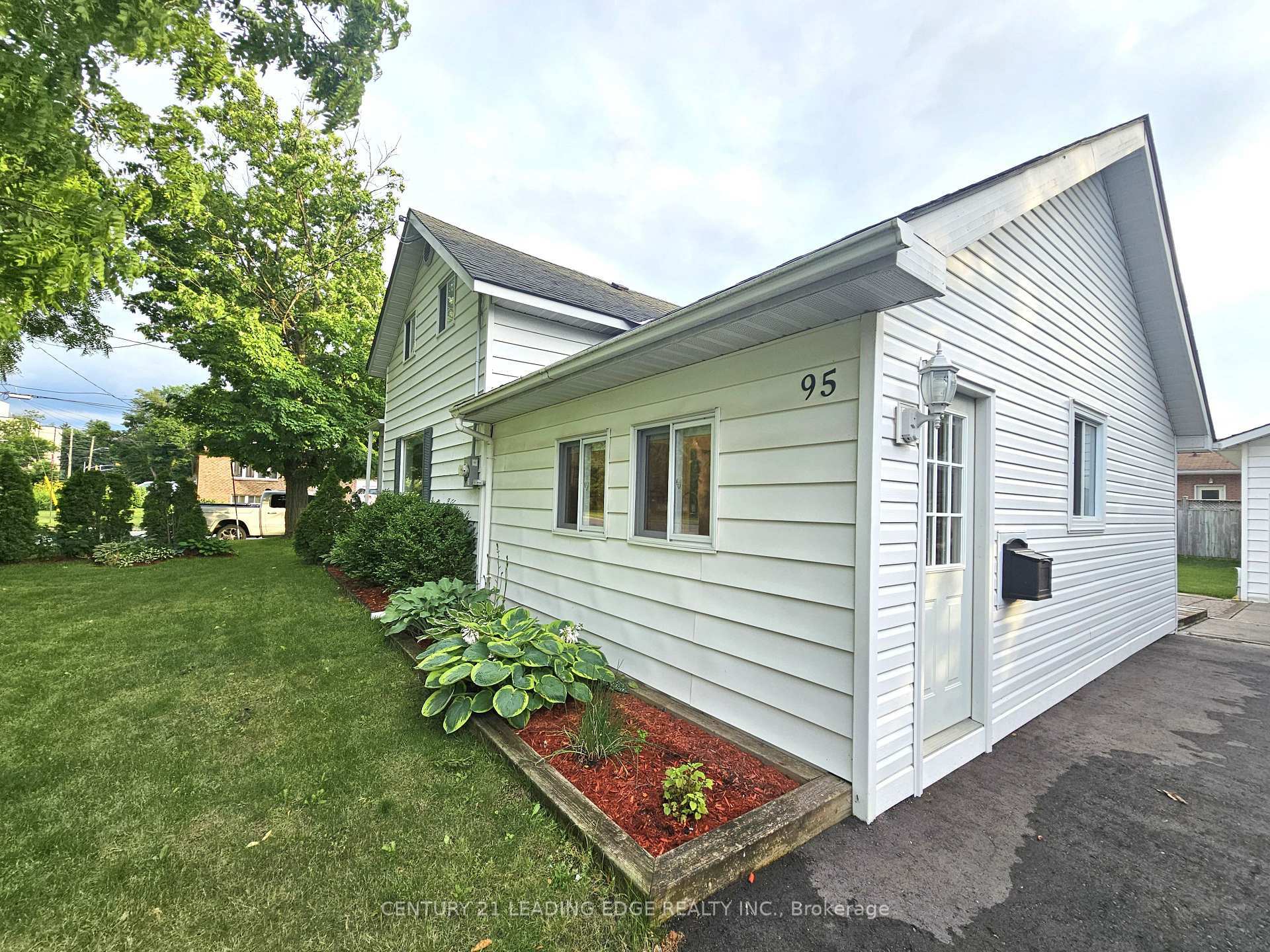 Property Photo:  95 Adelaide Street N  ON K9V 4L6 