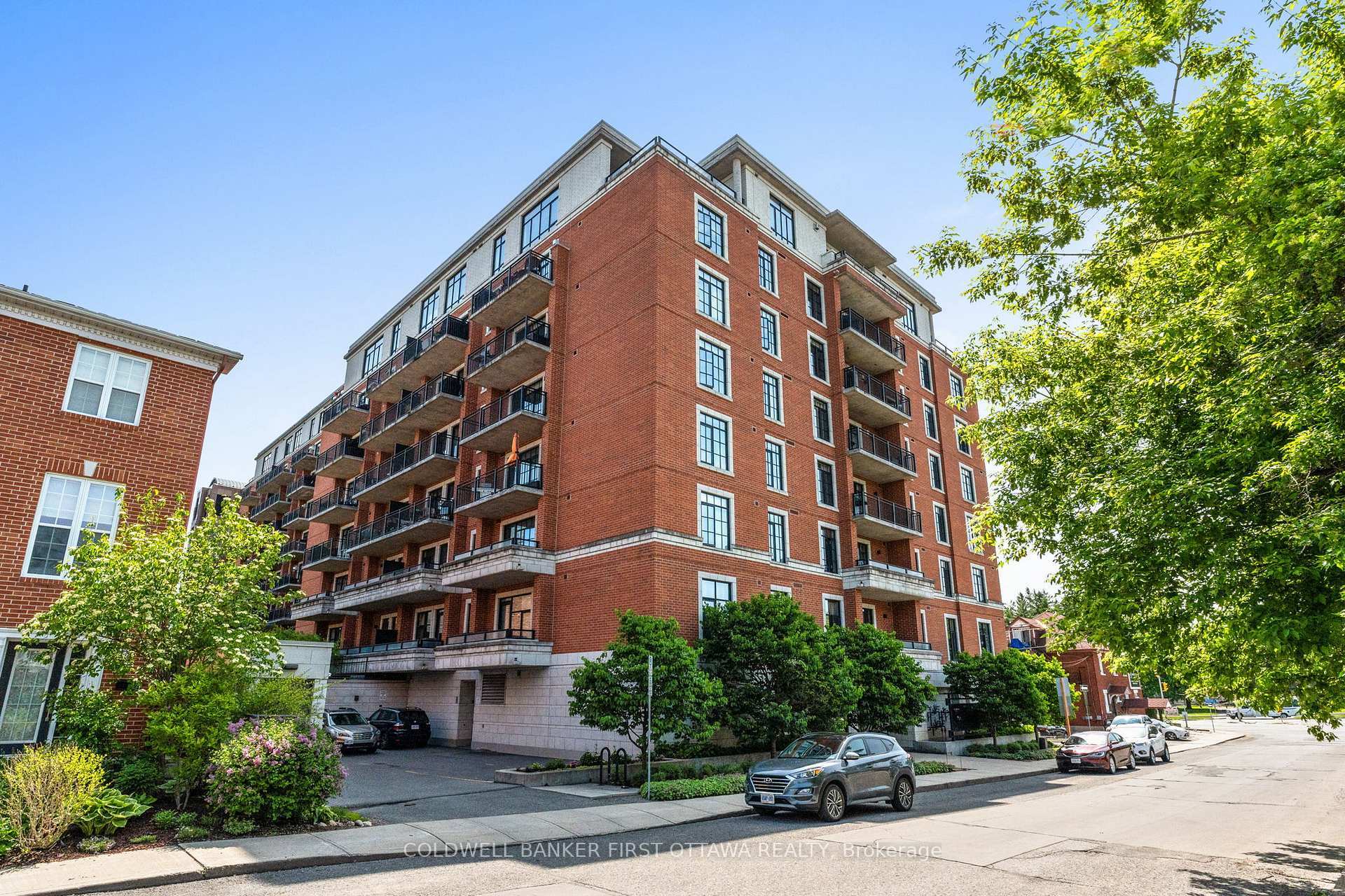 Property Photo: 327 Breezehill Avenue S 705 ON K1Y 1R6