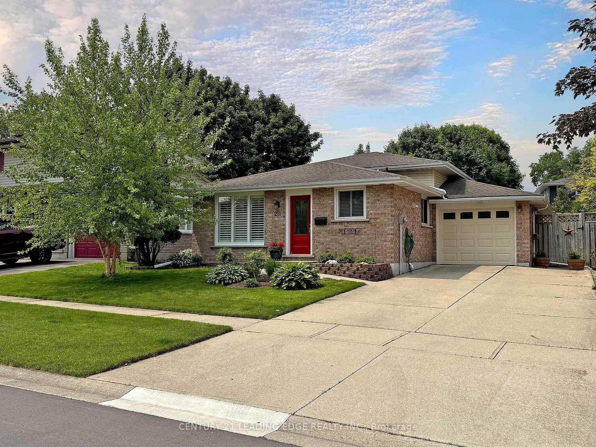Photo de la propriété: 211 Diefenbaker Drive ON N4S 8K1