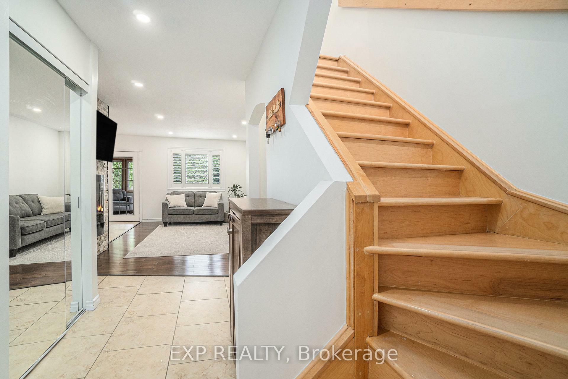 Photo de la propriété:  5 Benlark Road  ON K2J 2L5 