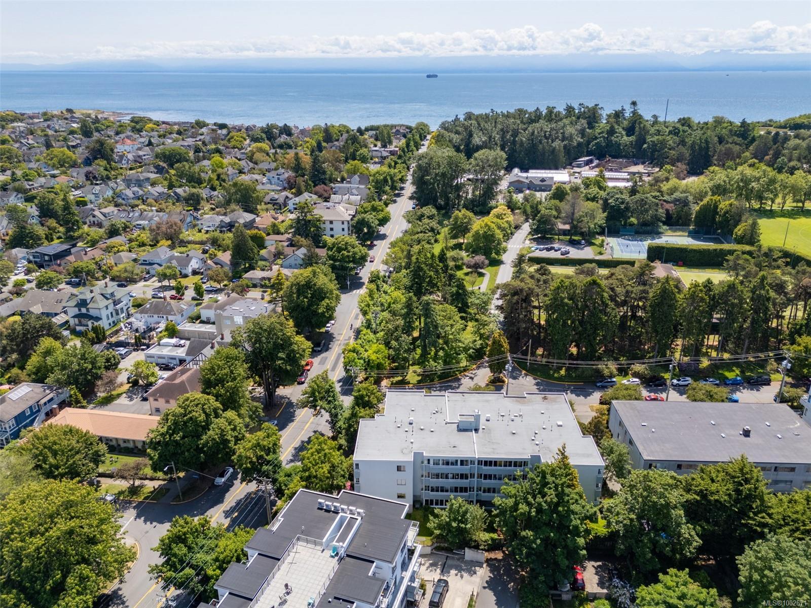 Property Photo: 1050 Park Blvd 105 BC V8V 2T4