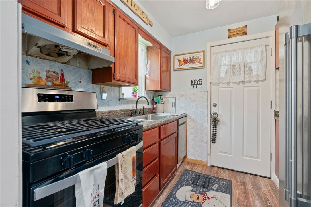 Property Photo:  3319 Hazelhurst  PA 15227 