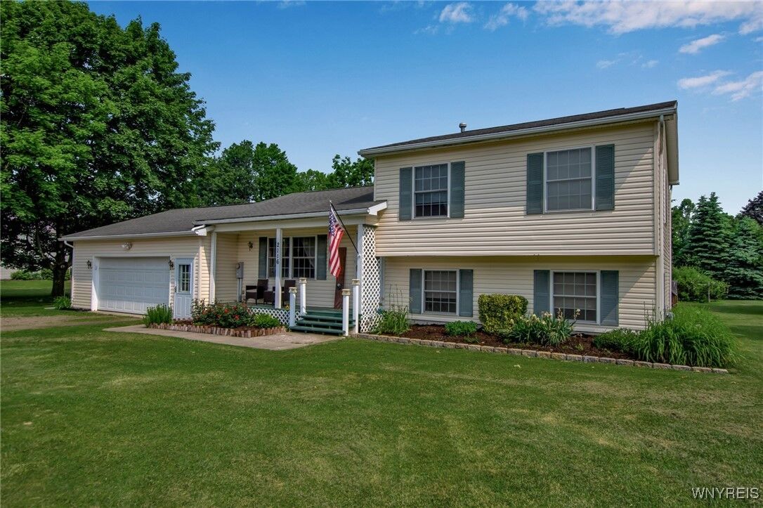 Property Photo:  2116 Westview Drive  NY 14034