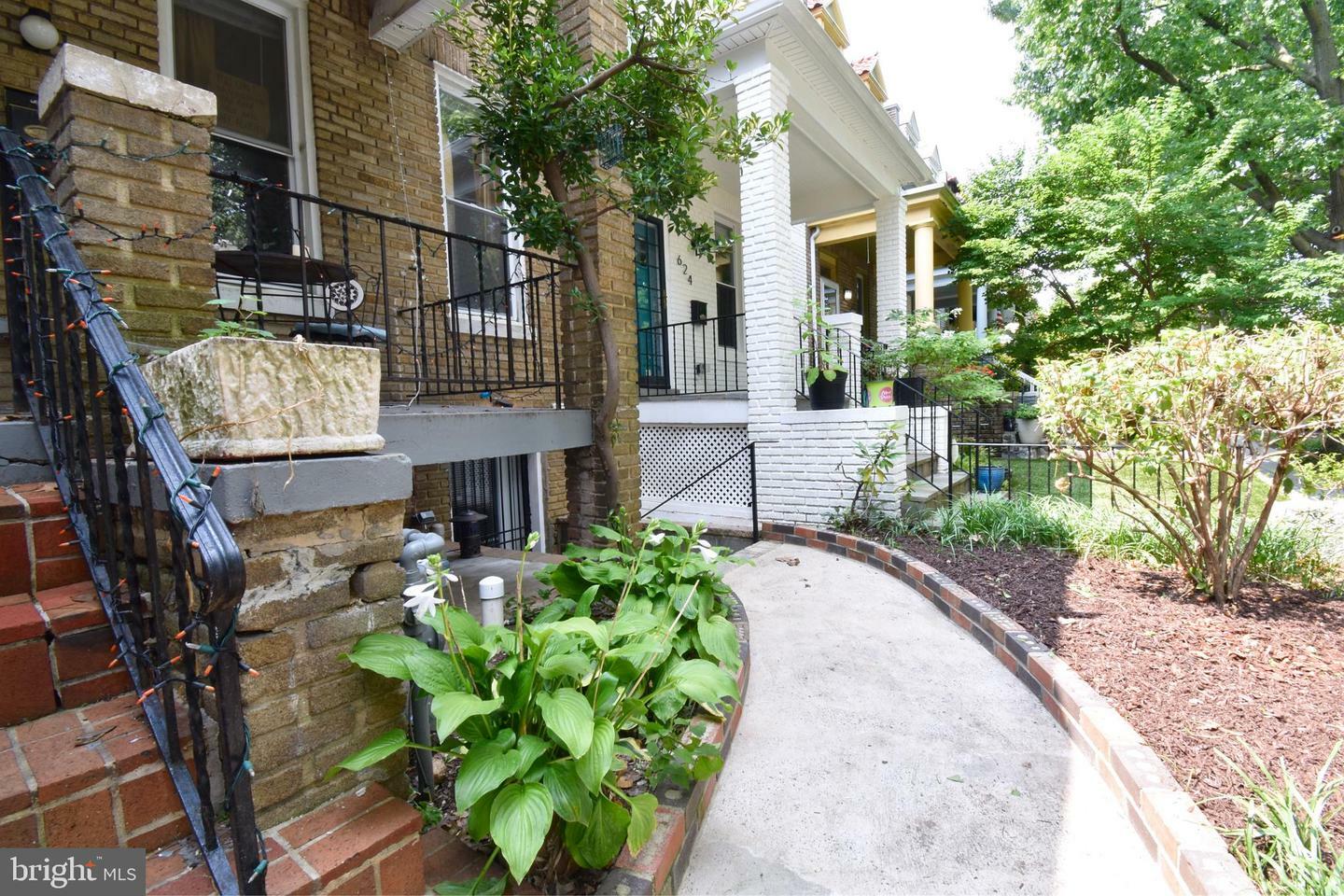 Property Photo: 620 Princeton Place NW B DC 20010