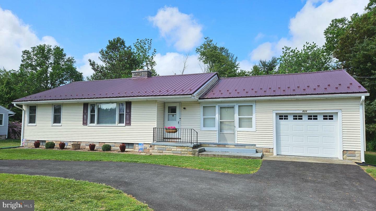 Property Photo: 826 S Dupont Boulevard DE 19977