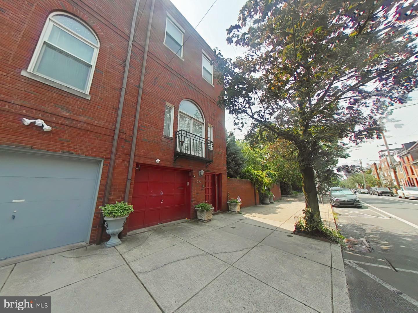 793 S Front Street  Philadelphia PA 19147 photo