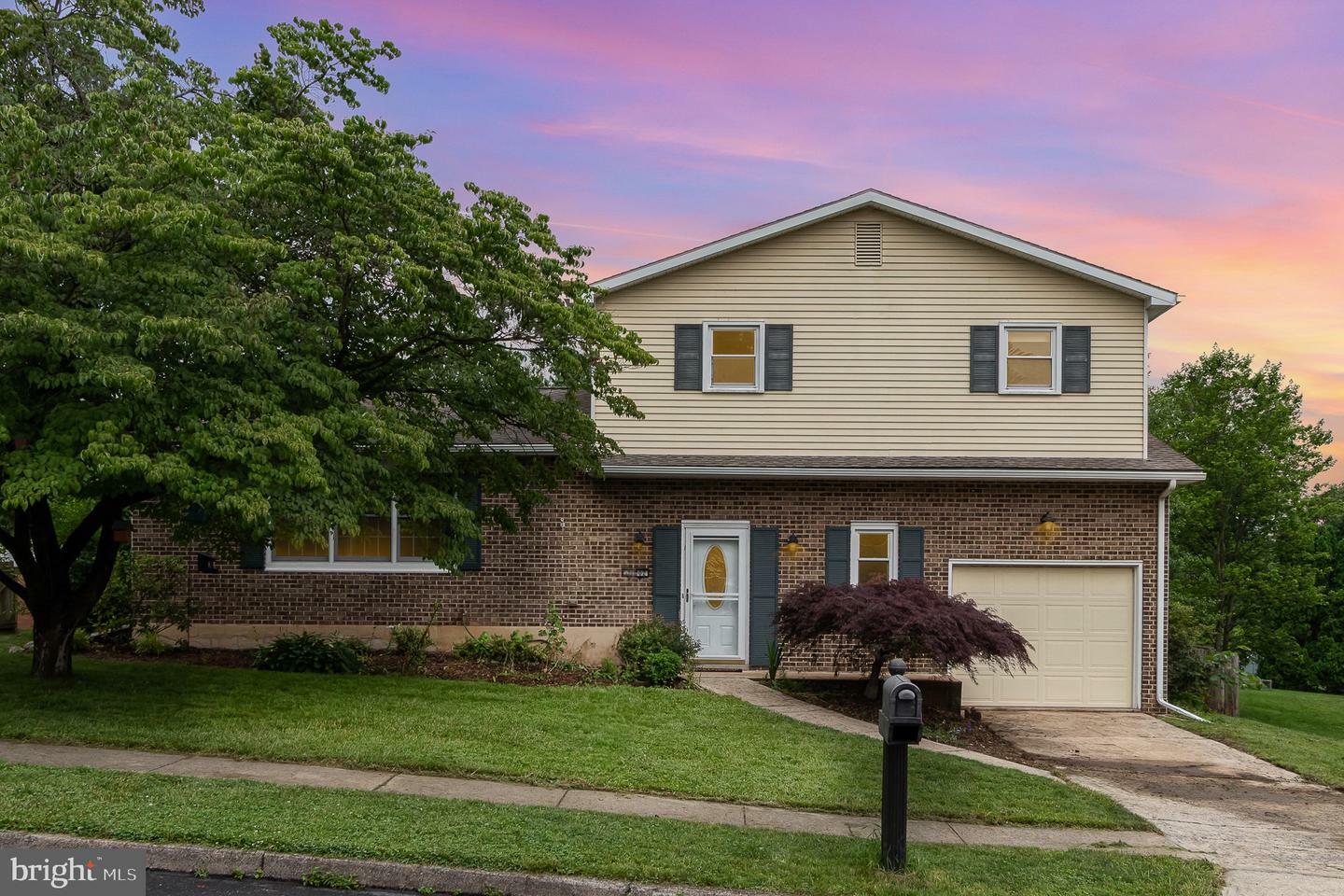 Property Photo:  302 Iroquois Way  PA 17050 