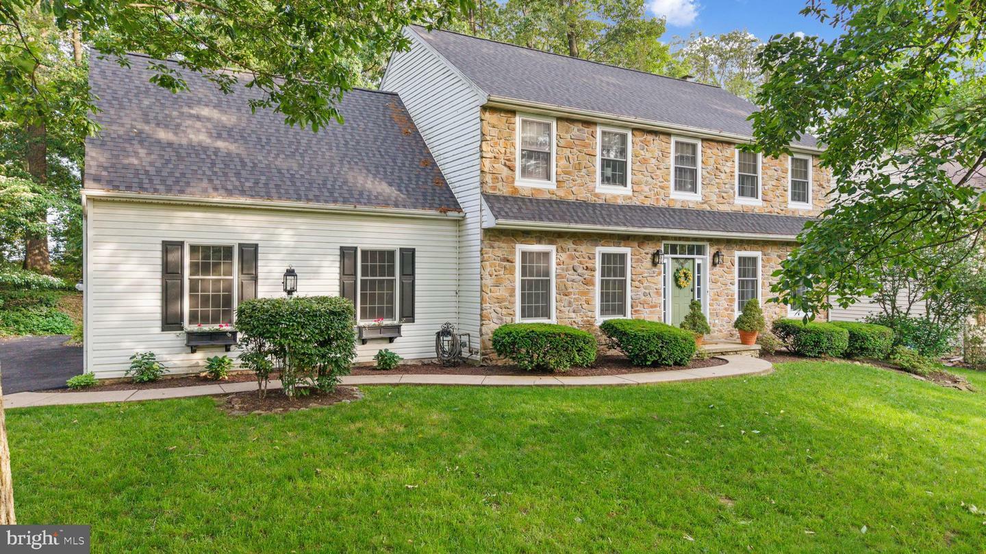 130 W Crestlyn Drive  York PA 17402 photo
