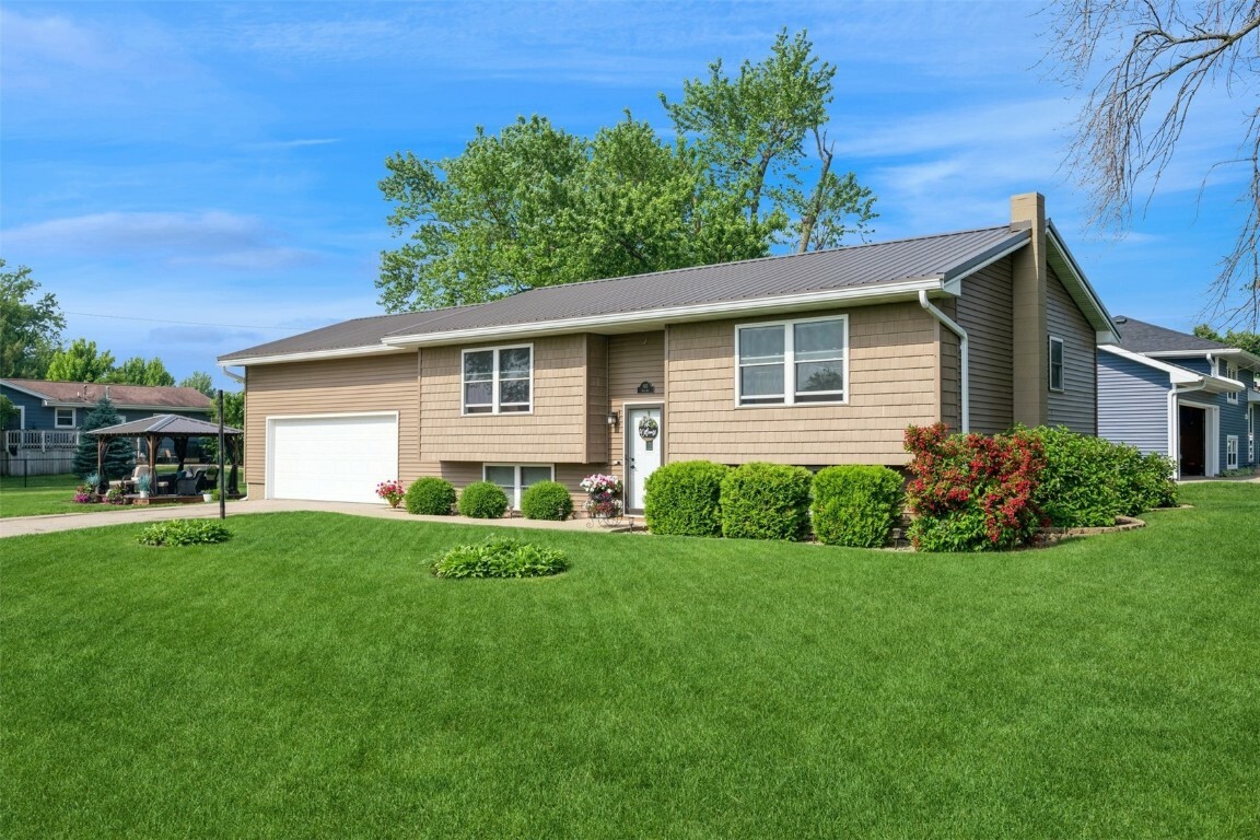 Property Photo: 303 6th Avenue IA 52315