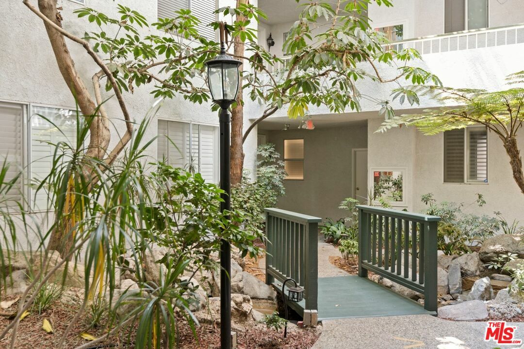 Property Photo:  1375 Kelton Ave  CA 90024 