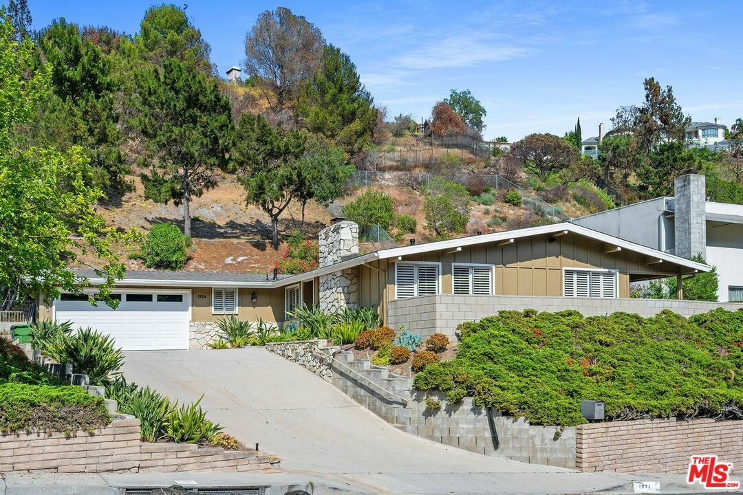 Property Photo:  1224 El Hito Cir  CA 90272 