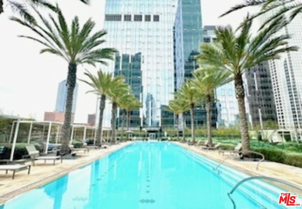 Property Photo: 877 Francisco St CA 90017