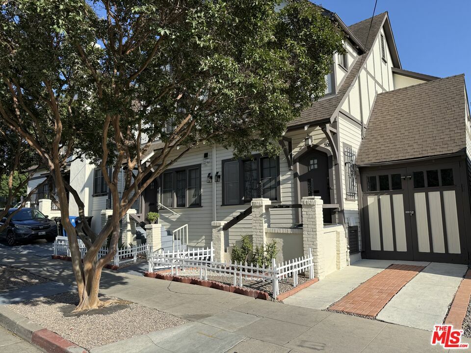 Property Photo: 5076 Lemon Grove Ave CA 90029