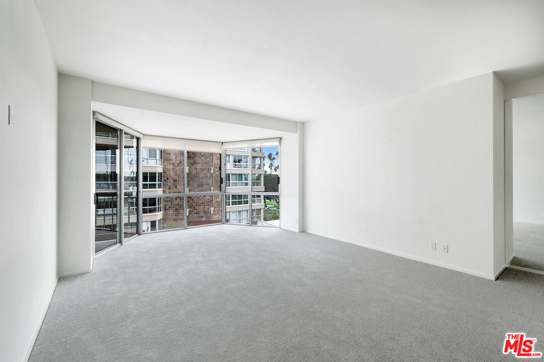 Property Photo: 515 Ocean Ave CA 90402