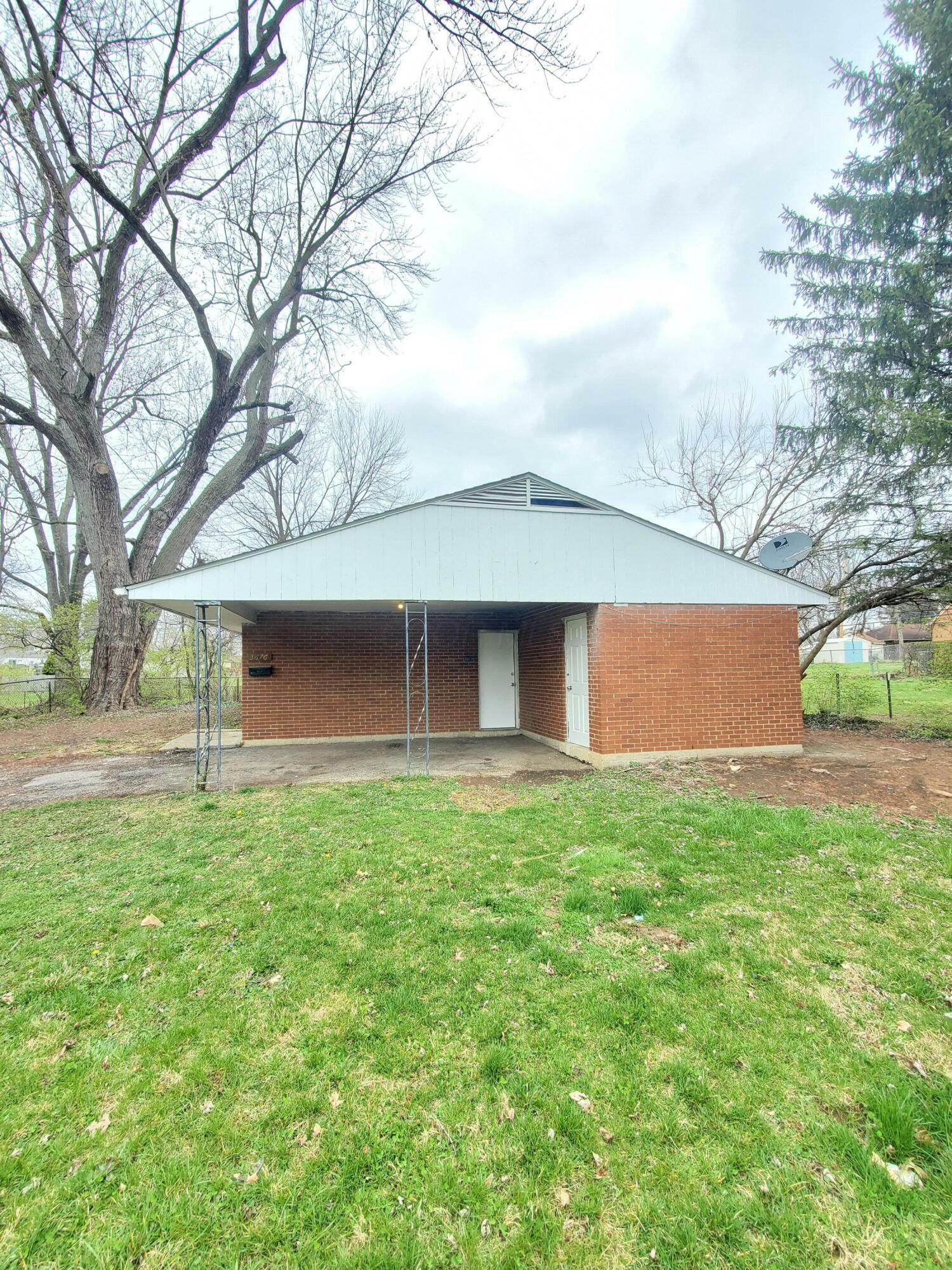 Property Photo: 3676 Roswell Drive OH 43227
