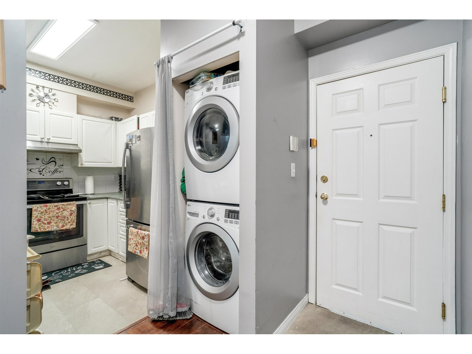 Property Photo: 13727 74 102 BC V3W 0M7
