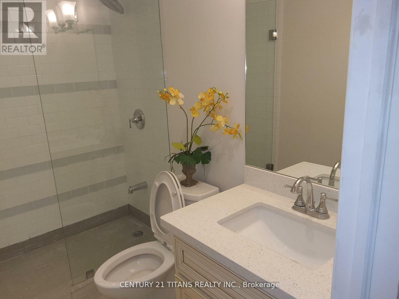 Property Photo:  44 Ashbury Boulevard  ON L1Z 1L3 