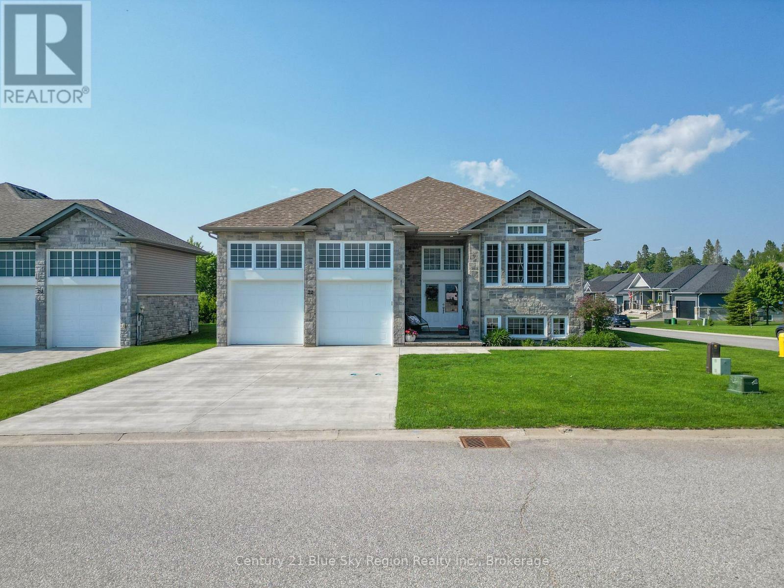 Property Photo: 22 Mapleridge Drive ON P1C 0B5